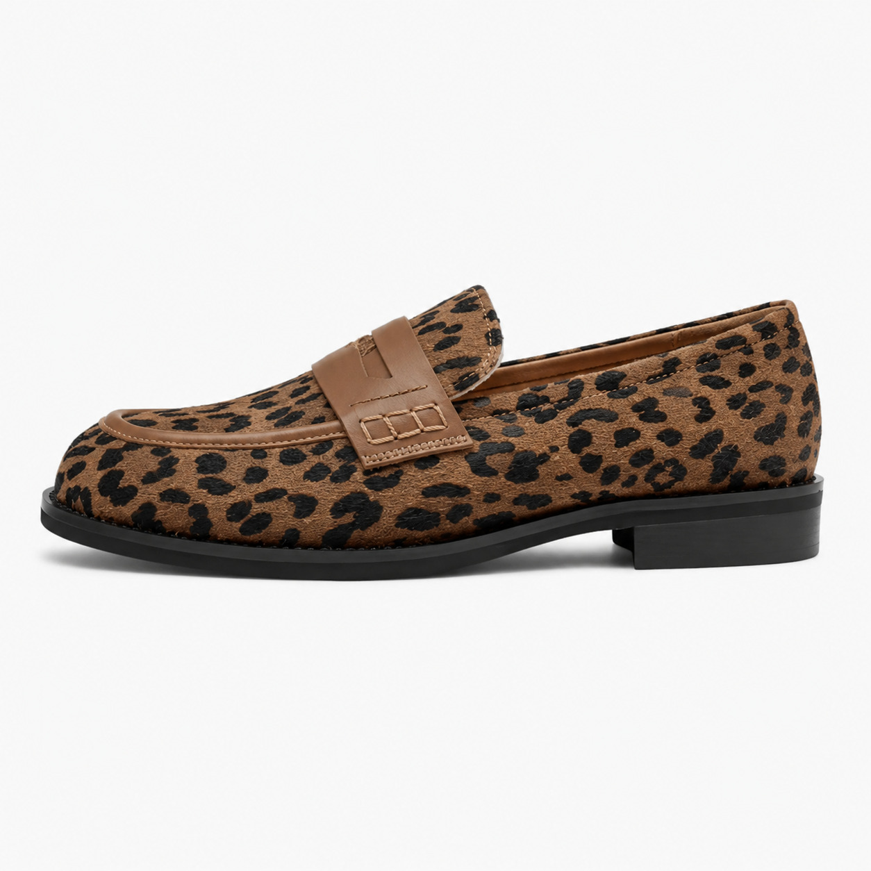 Chic Women's Leopard Loafers